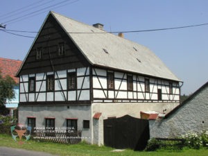 Dům č. p. 5 s hrázděným patrem v obci Jindřišská na okrese Chomutov