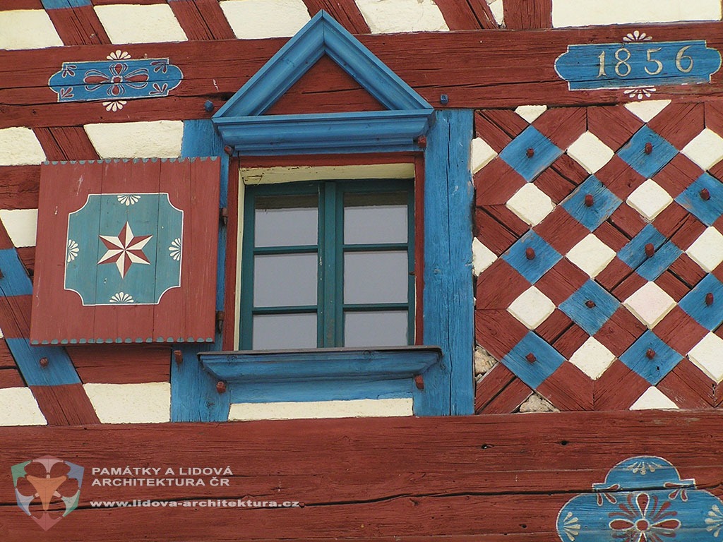 Timber structures - wattle and daub, tongue and groove, half-timbering, buildings made of logs or beams 3 Half-timbered gable with painting