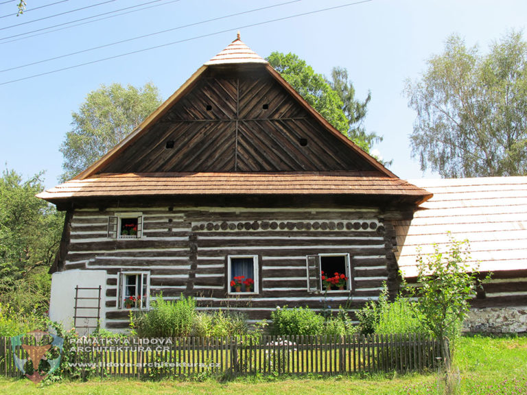 Granary house as an example of vernacular architecture in the Czech Republic