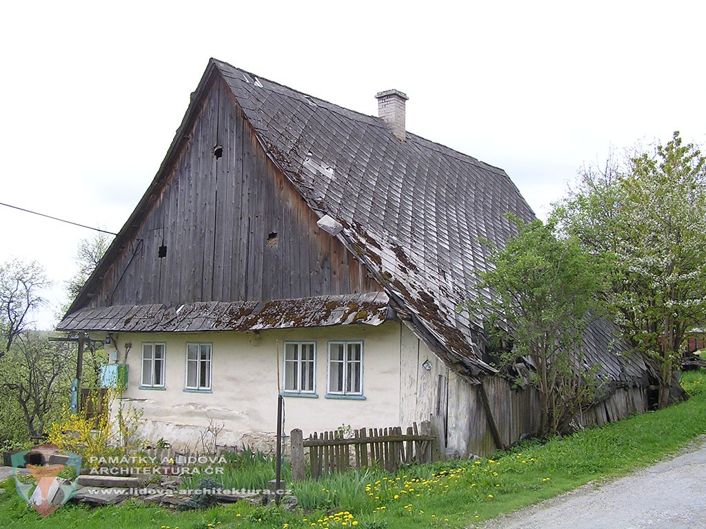 House made of beams under a surface finish.