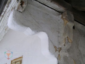 Tesařské vazby na nároží - 3 základní typy vazeb a spojů 2 Trámový věnec roubené stavby v kožichu, obec Bošín, okres Nymburk