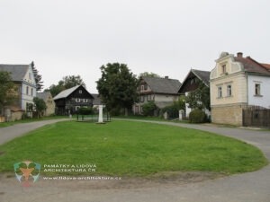 Mladá Boleslav a okolí - vesnice a domy na Mladoboleslavsku 4 Roubené a zděné domy v obci Víska