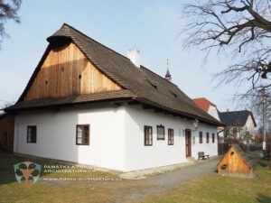 Seznam národních kulturních památek ČR - 15 NKP, např. Bolevec, Dolánky, Hoslovice, Ratibořice, Rožnov, Říp, Úpice, Velká Lhota aj. 4 Rodný dům F. Palackého v Hodslavicích