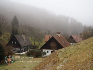 Liberecký kraj - 18 nejzajímavějších vesnic na území kraje 9 Domy v památkové zoně Bukovec v CHKO Kokořínsko