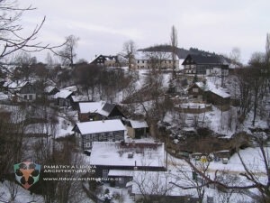 Liberecký kraj - 18 nejzajímavějších vesnic na území kraje 11 Usedlosti a drobná zástavby mezi skalami v obci Kruh na Kokořínsku