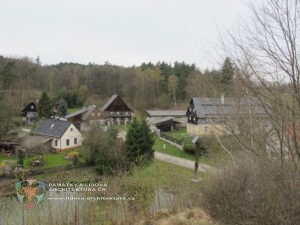 Liberecký kraj - 18 nejzajímavějších vesnic na území kraje 3 Přízemní a patrové domy v Lhotě u Dubé v CHKO Kokořínsko