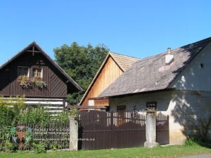 Tradiční vesnické stavby v obci Vesec u Sobotky v CHKO Český ráj
