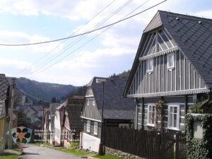 Liberecký kraj - 18 nejzajímavějších vesnic na území kraje 6 Roubené domy v Železném Brodě, místní části Travníky