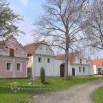 Památková rezervace Malé Chrášťany se zděnými usedlostmi