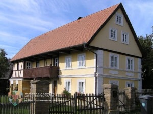 Zděný patrový dům s pavlačí v CHKO Kokořínsko
