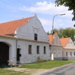 Zemědělské usedlosti s výzdobou, situované v jihočeské obci Zálší