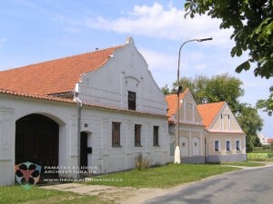 Zemědělské usedlosti s výzdobou, situované v jihočeské obci Zálší