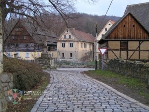 Stavby zděné, roubené a hrázděné konstrukce v obci Zubrnice