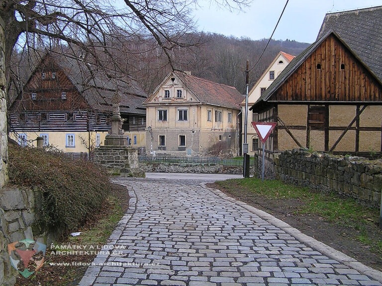Stavby zděné, roubené a hrázděné konstrukce v obci Zubrnice