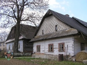 Nátěry na dřevo u dřevěných staveb 2 Domy s obíleným průčelím