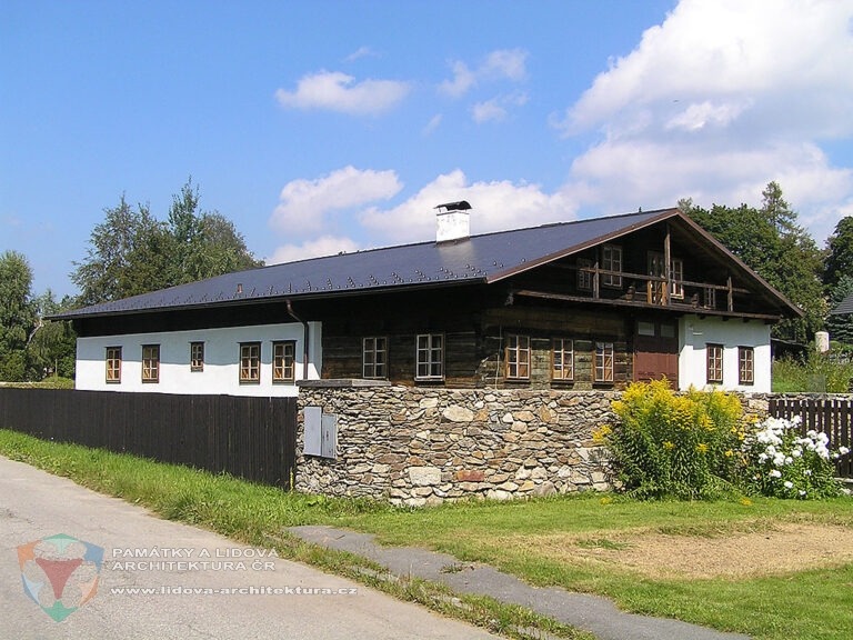 Alpský dům ve městě Volary na Šumavě