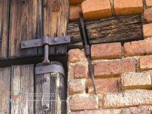 Kotvení a kování na dřevěná vrata, 2 typy vrat 2 Kotvení a kování na vrata