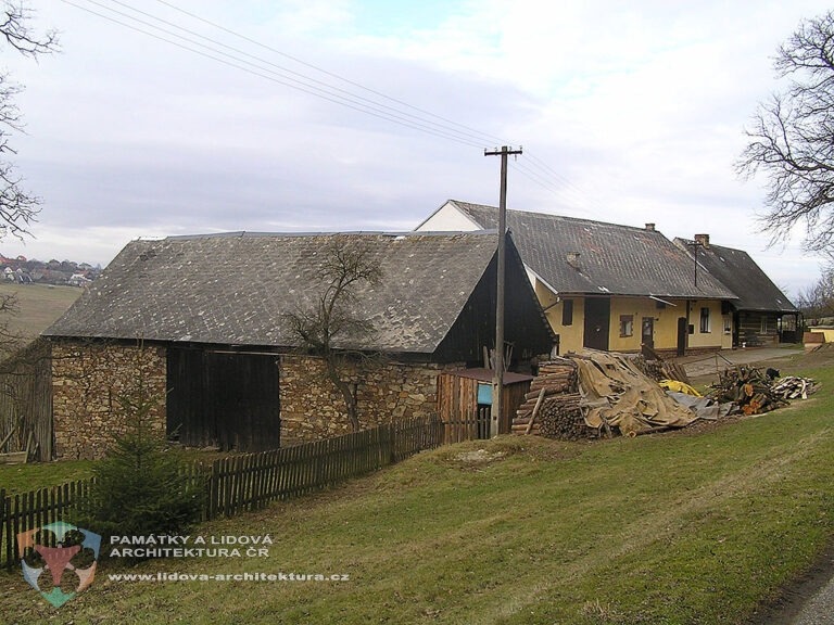 Zemědělská usedlost v obci Kleštěnice