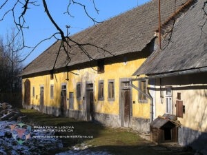 Hospodářské stavby ve středních Čechách 1 Hospodářská stavba za domem usedlosti v obci Porešín